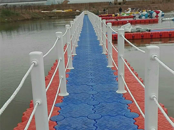 水上浮桥